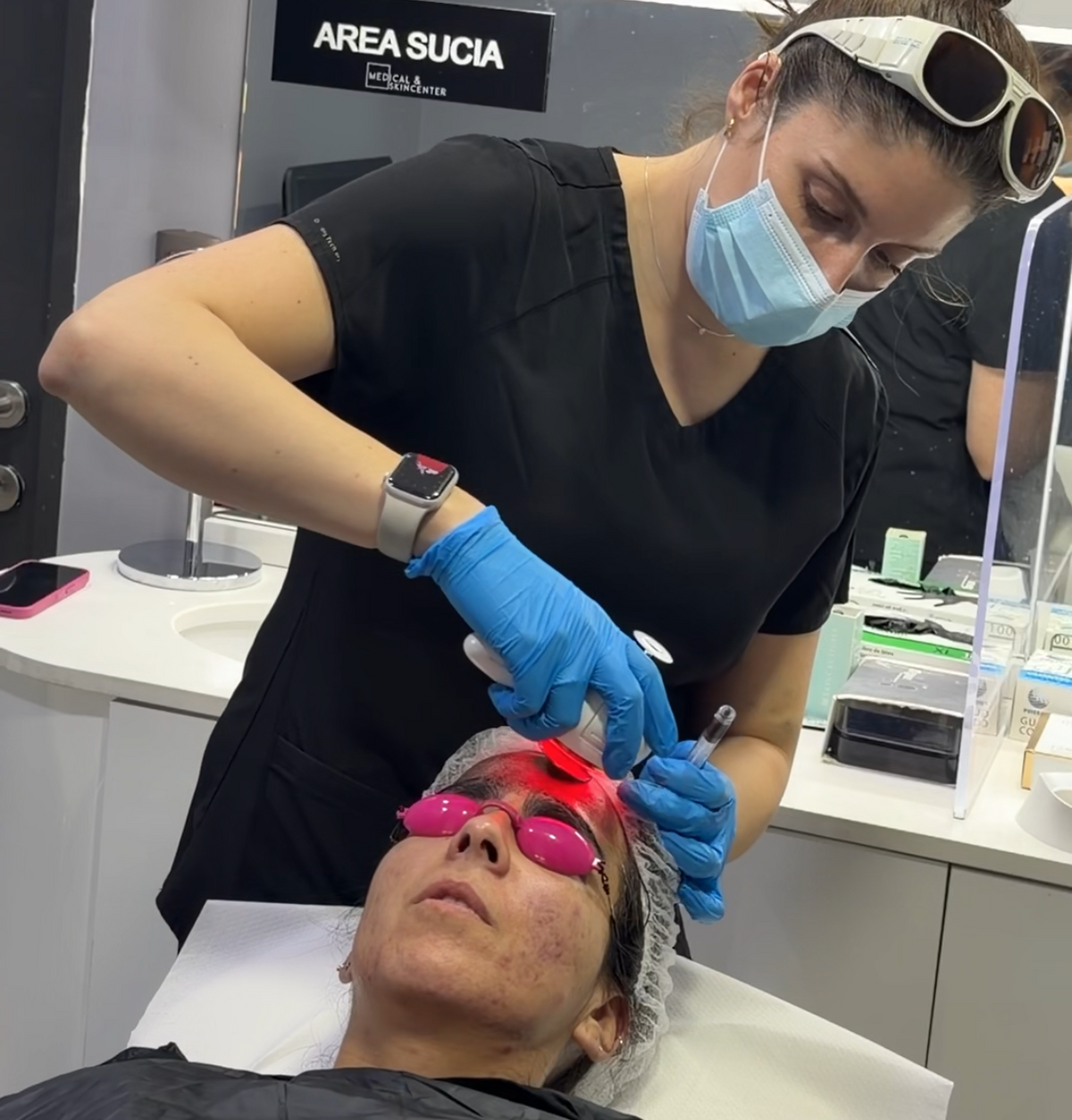 Gold PTT para acné en Medical Skin Center